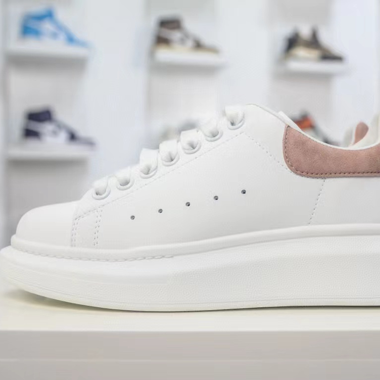 High Quality Designer Fashion Men's Women's Sneakers Casual Luxury Running Sport Walking Style Shoes For Men Tenis Zapatos 